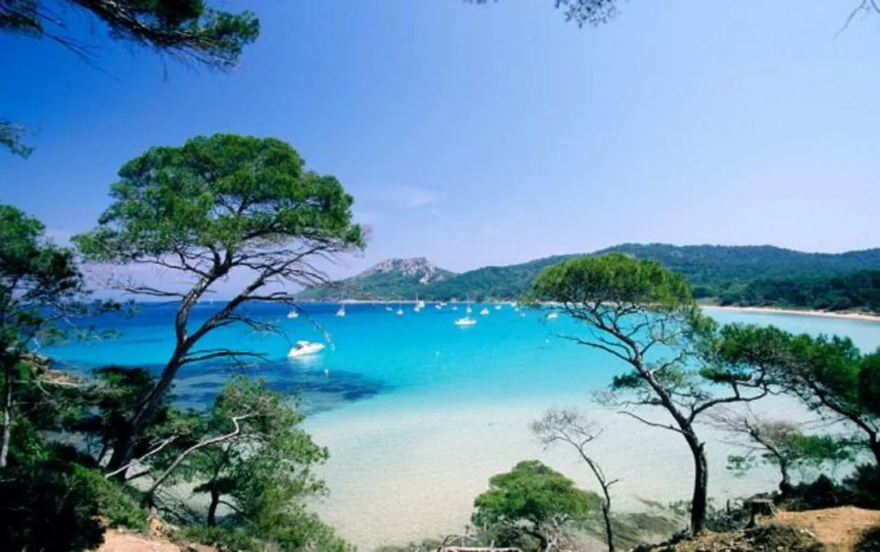 Villa Spacieuse, Climatisation, Piscine, Jardin Paysage, Proche Mer Saint-Cyr-sur-Mer