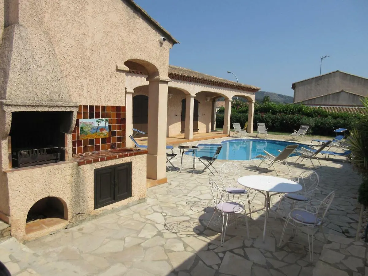 Villa Spacieuse, Climatisation, Piscine, Jardin Paysage, Proche Mer Saint-Cyr-sur-Mer 0*,  France